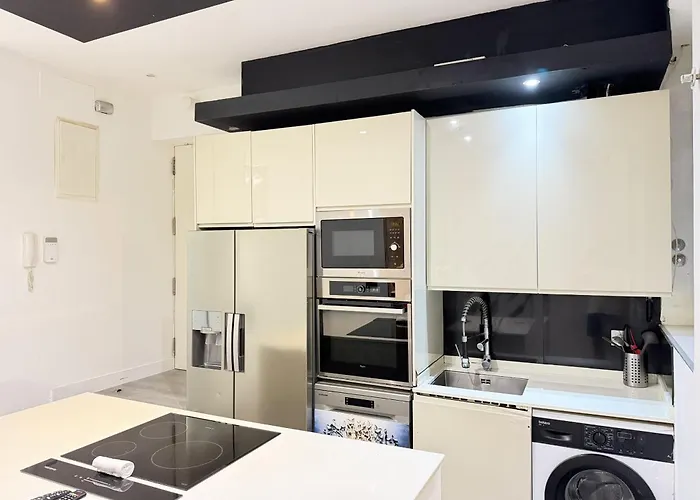 Apartamentos Day Madrid MADERA Centro Gran Via Sol Malasaña